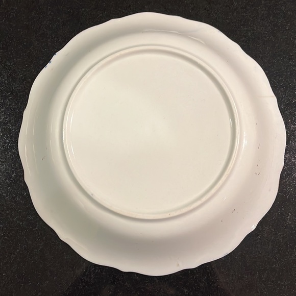 Vintage Flow Blue Bowl with 6 matching fruit bowls. Gold trim and fruit motif. - Picture 11 of 16